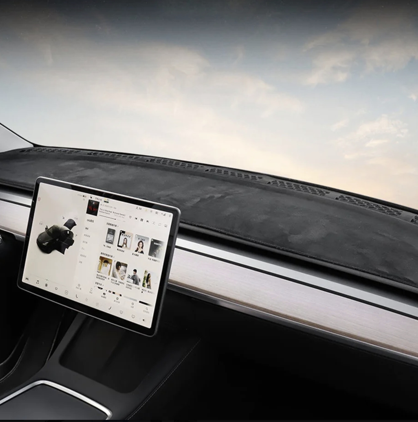 TESLA%20MODEL%20Y%20ÖN%20GÖĞÜS%20KORUYUCU%20HALI
