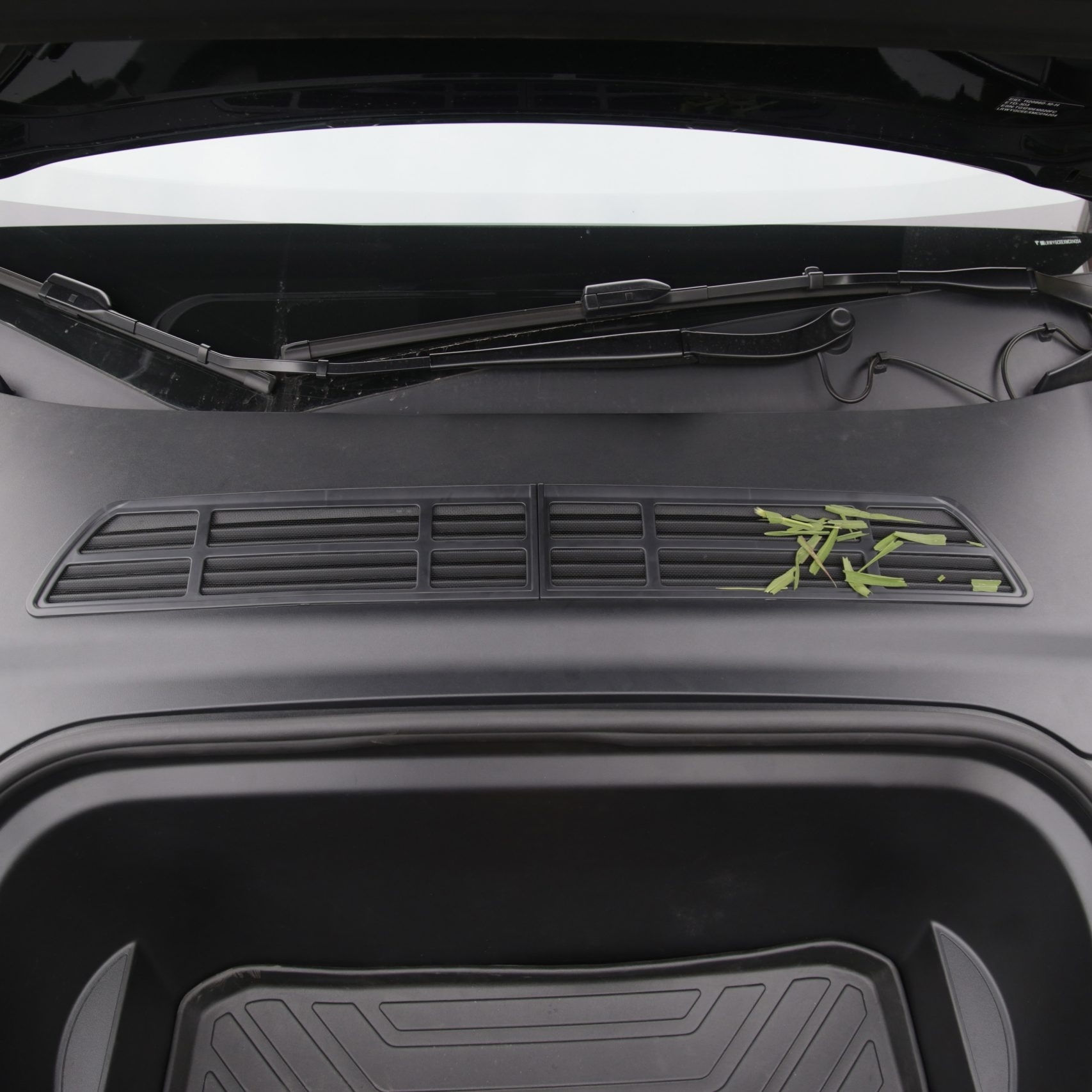 TESLA MODEL Y KAPUT İÇİ IZGARA KORUYUCU FİLTRE