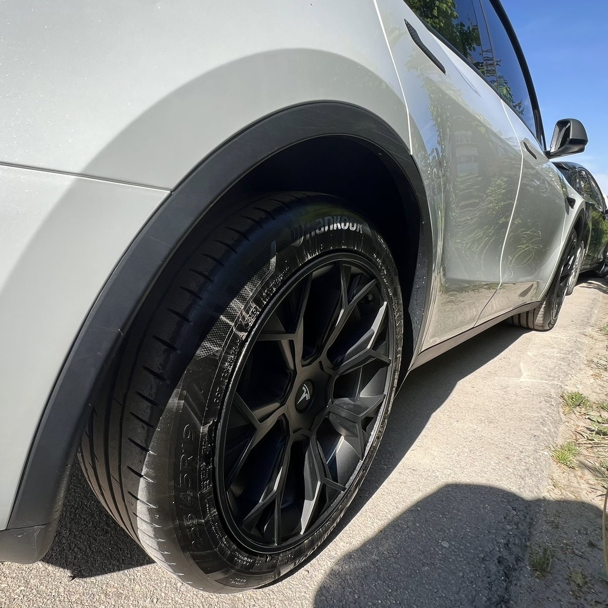 TESLA MODEL Y 19’’ MAT SİYAH TOMAHAWK JANT KAPAKLARI