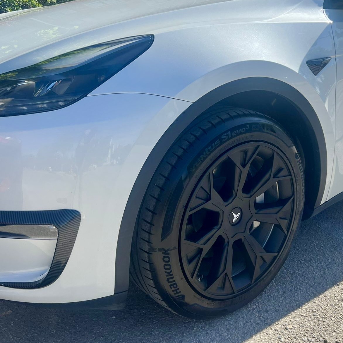 TESLA MODEL Y 19’’ MAT SİYAH TOMAHAWK JANT KAPAKLARI