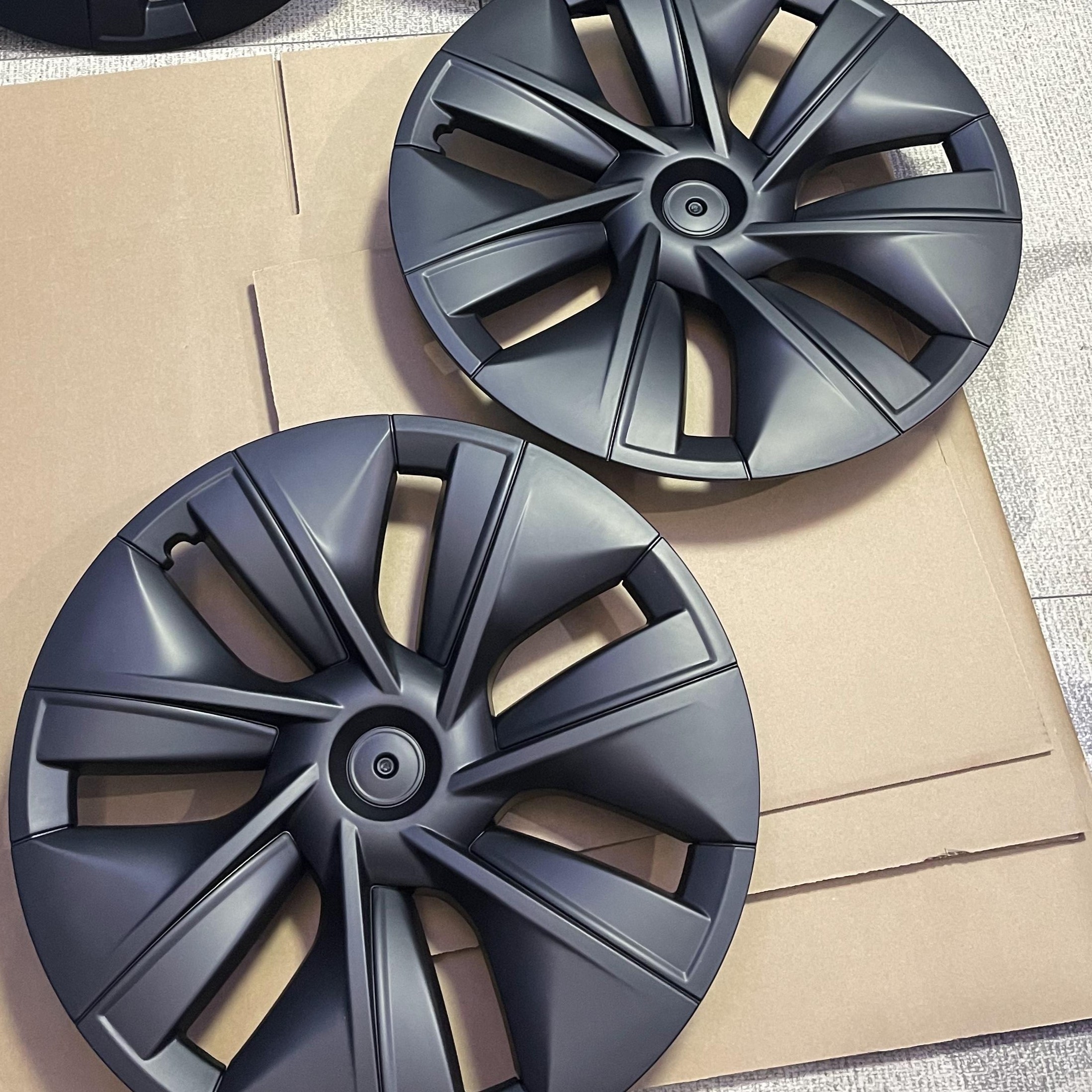 TESLA MODEL Y 19’’ MAT SİYAH ORIGINAL FULL EDGE JANT KAPAKLARI