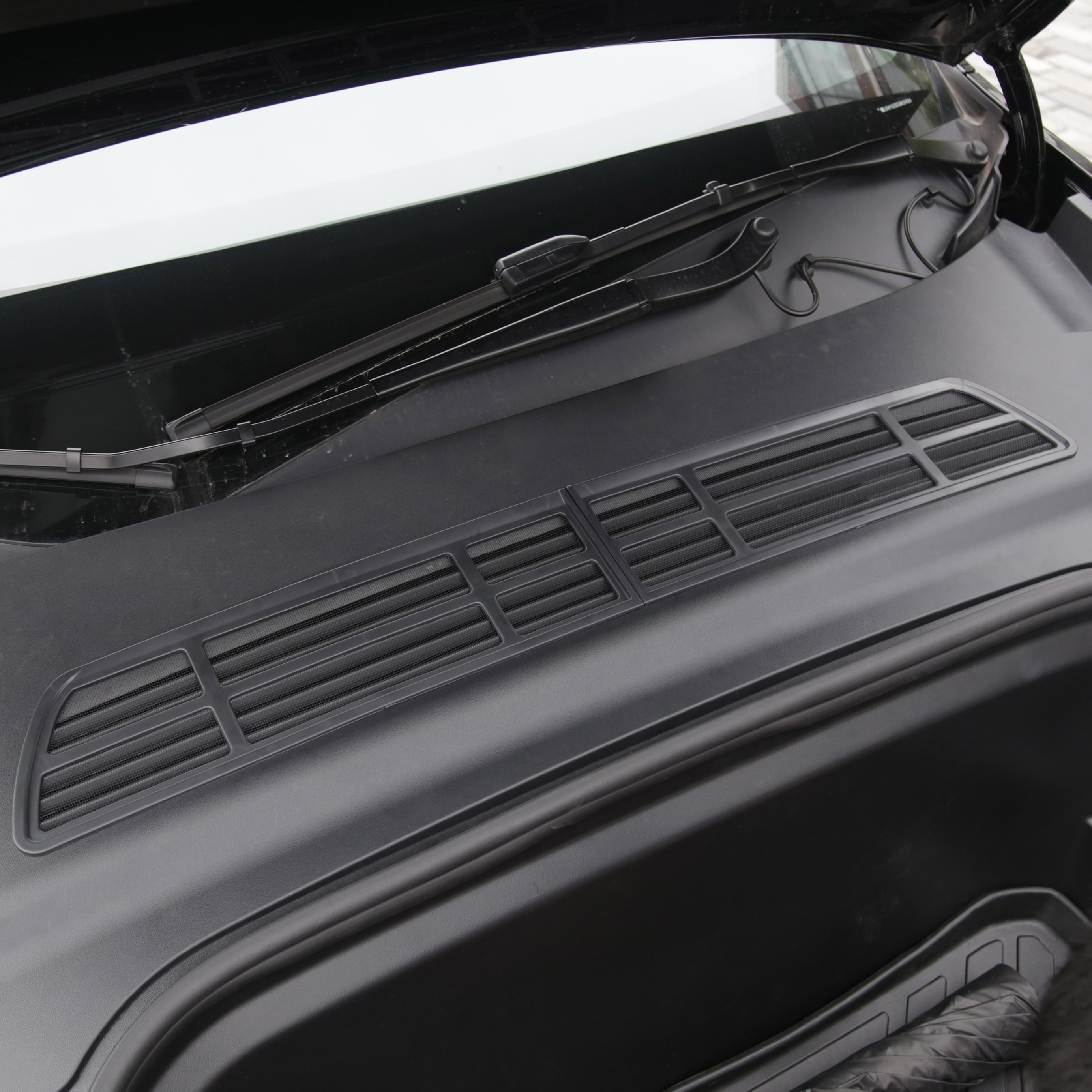 TESLA MODEL Y KAPUT İÇİ IZGARA KORUYUCU FİLTRE