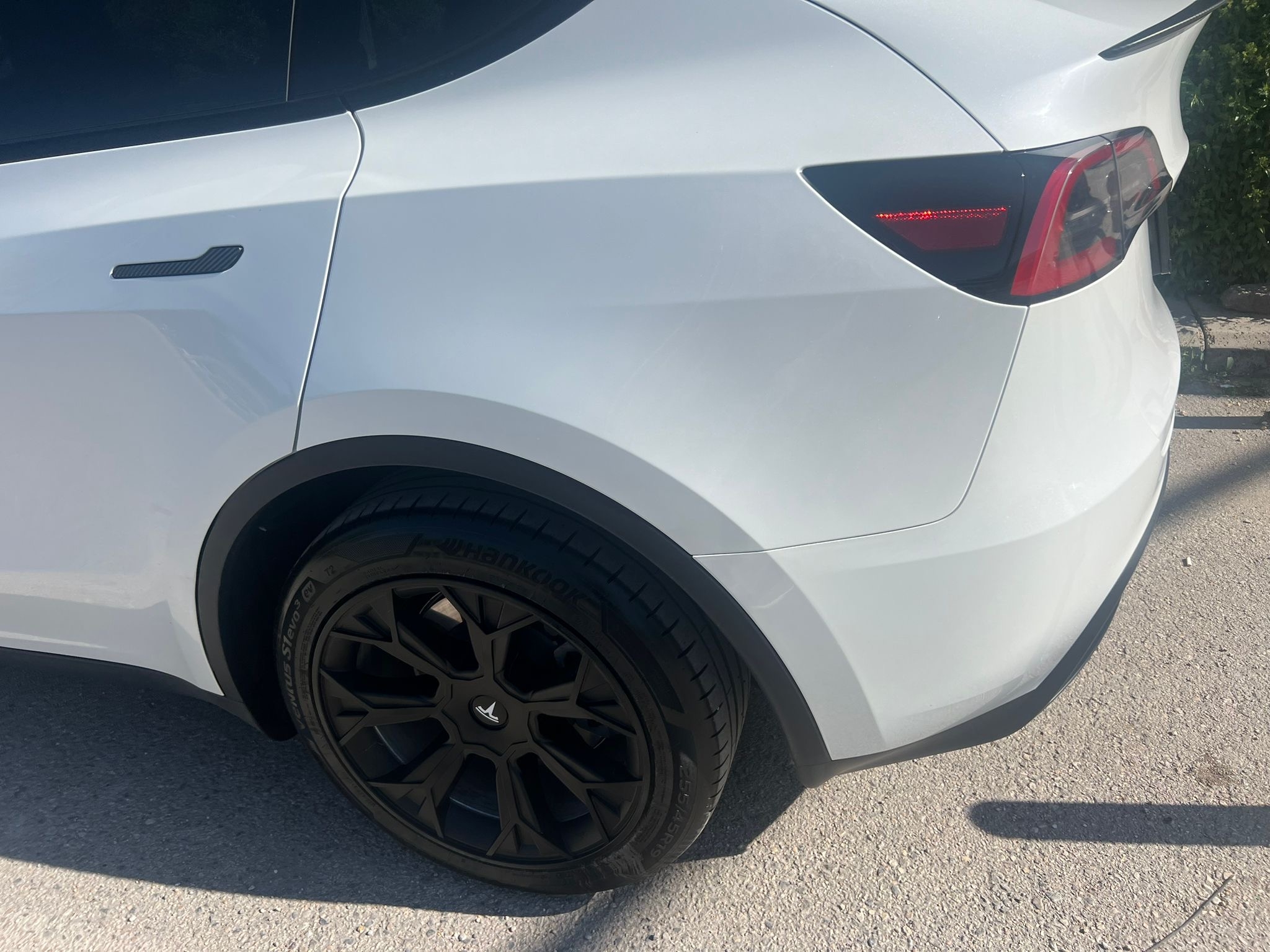 TESLA MODEL Y 19’’ MAT SİYAH TOMAHAWK JANT KAPAKLARI