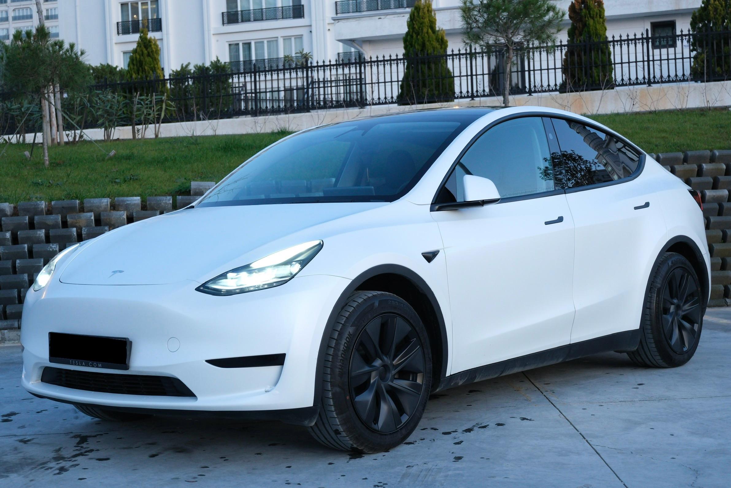 2024 TESLA MODEL Y STANDART RANGE
