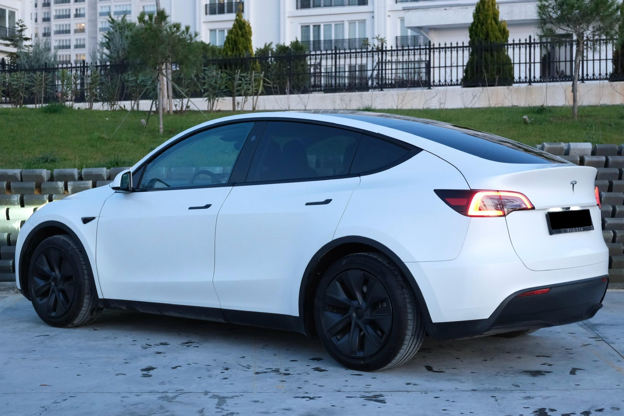2024 TESLA MODEL Y STANDART RANGE