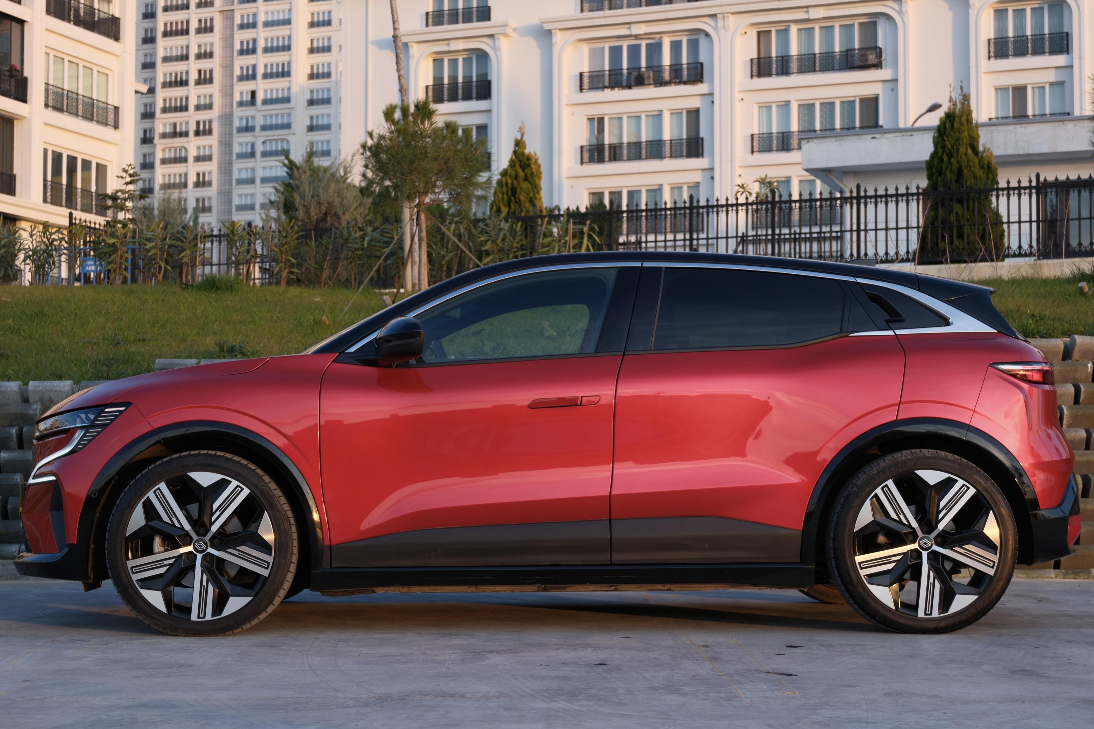 2023%20RENAULT%20MEGANE%20E-TECH%20ICONIC%20EV60