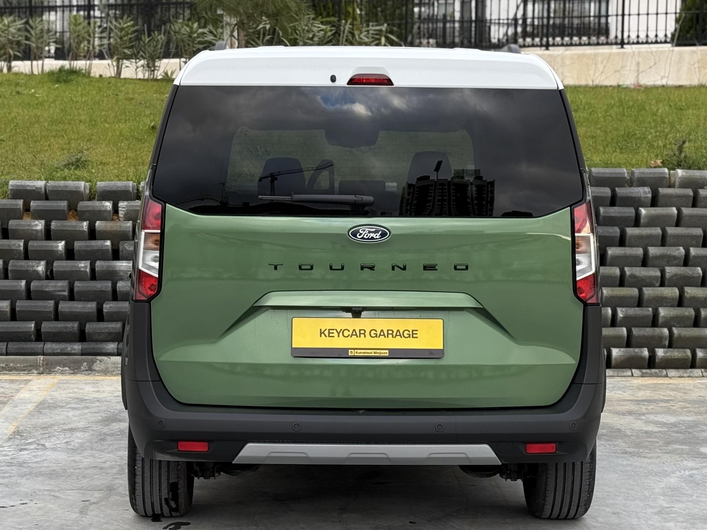 2024%20FORD%20TOURNEO%20COURIER%20ACTIVE
