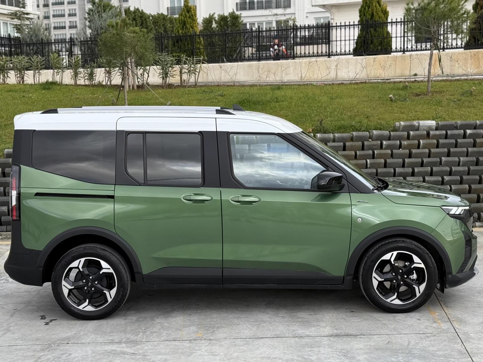 2024%20FORD%20TOURNEO%20COURIER%20ACTIVE