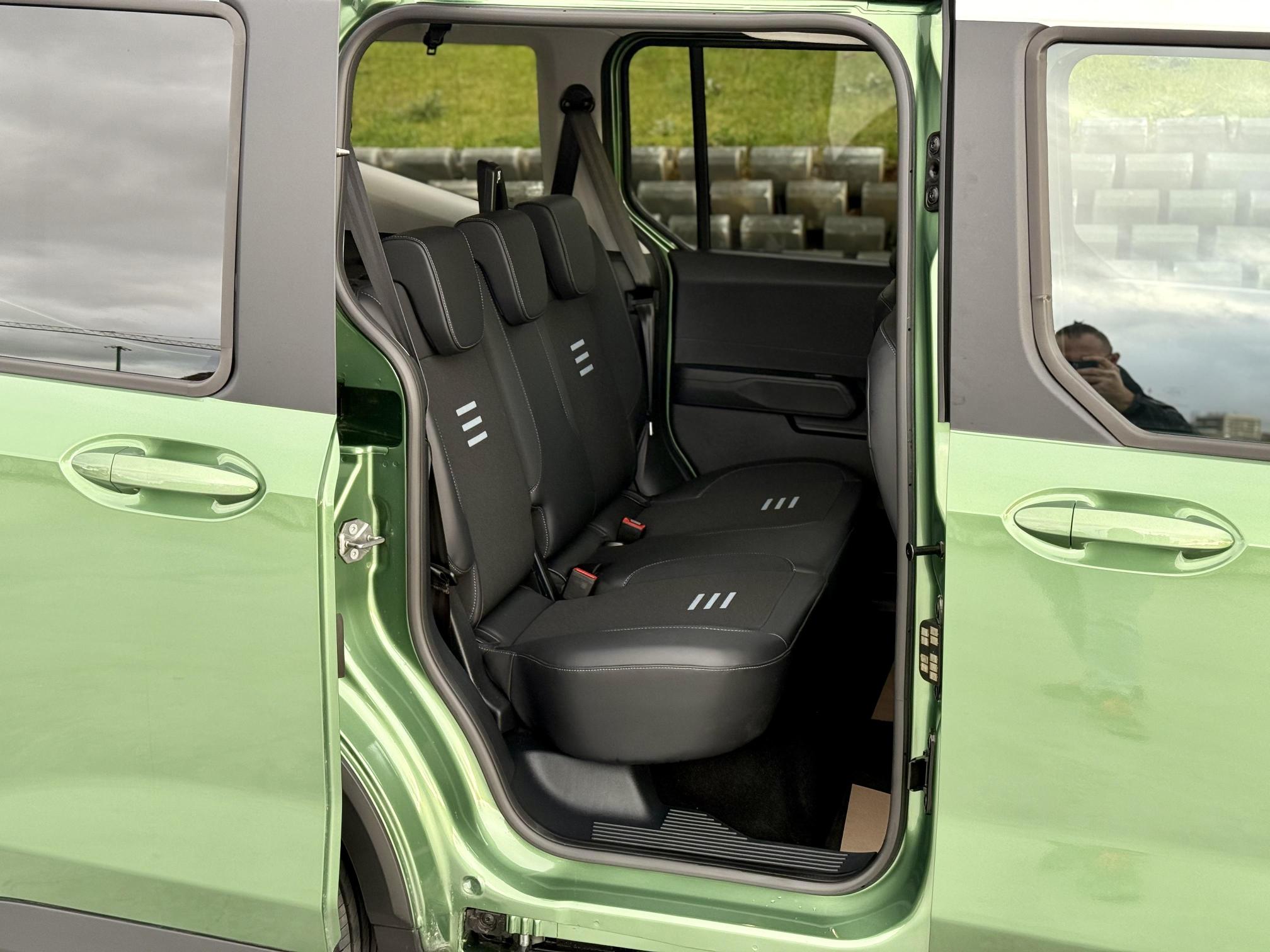 2024%20FORD%20TOURNEO%20COURIER%20ACTIVE
