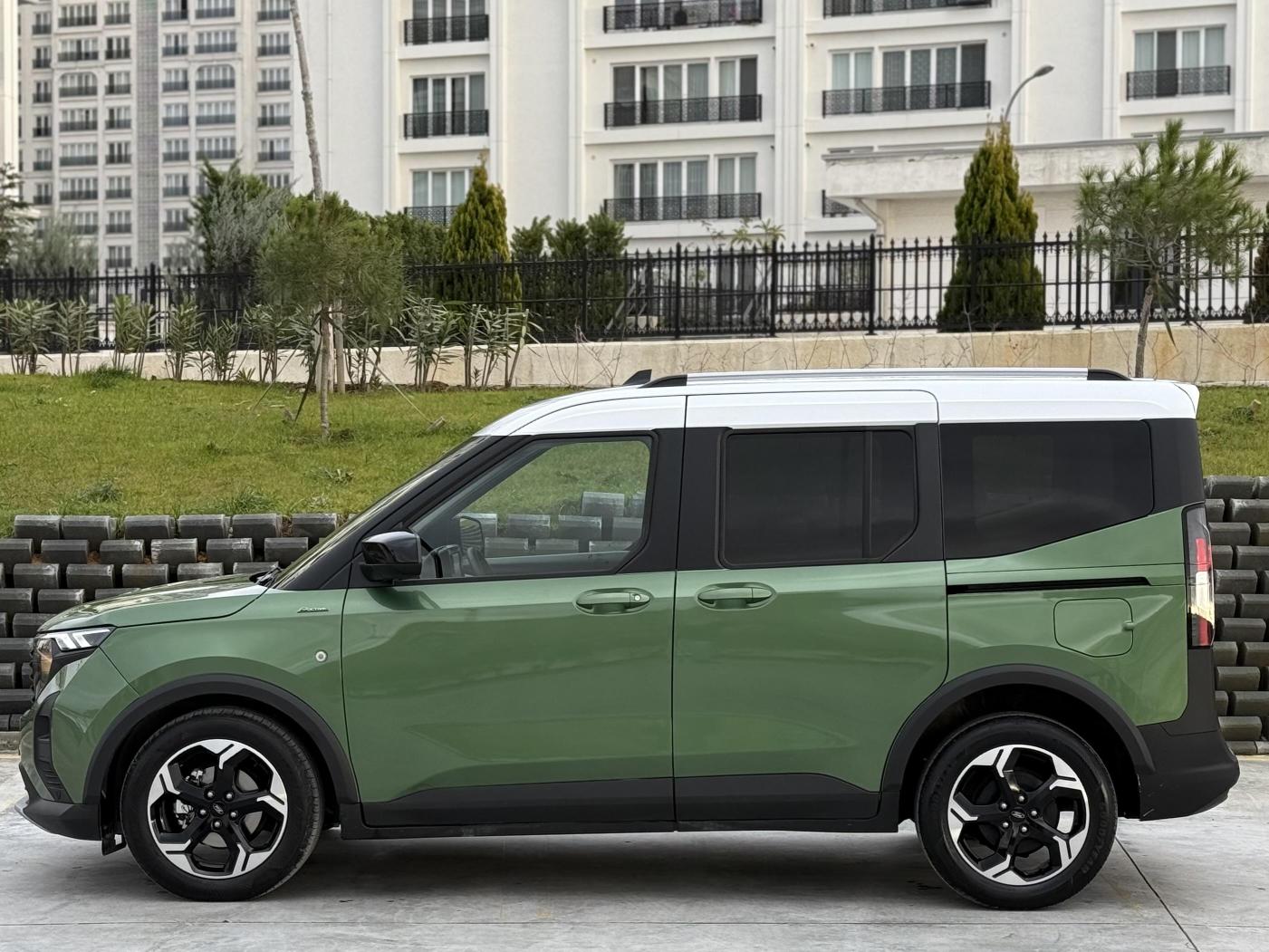 2024%20FORD%20TOURNEO%20COURIER%20ACTIVE