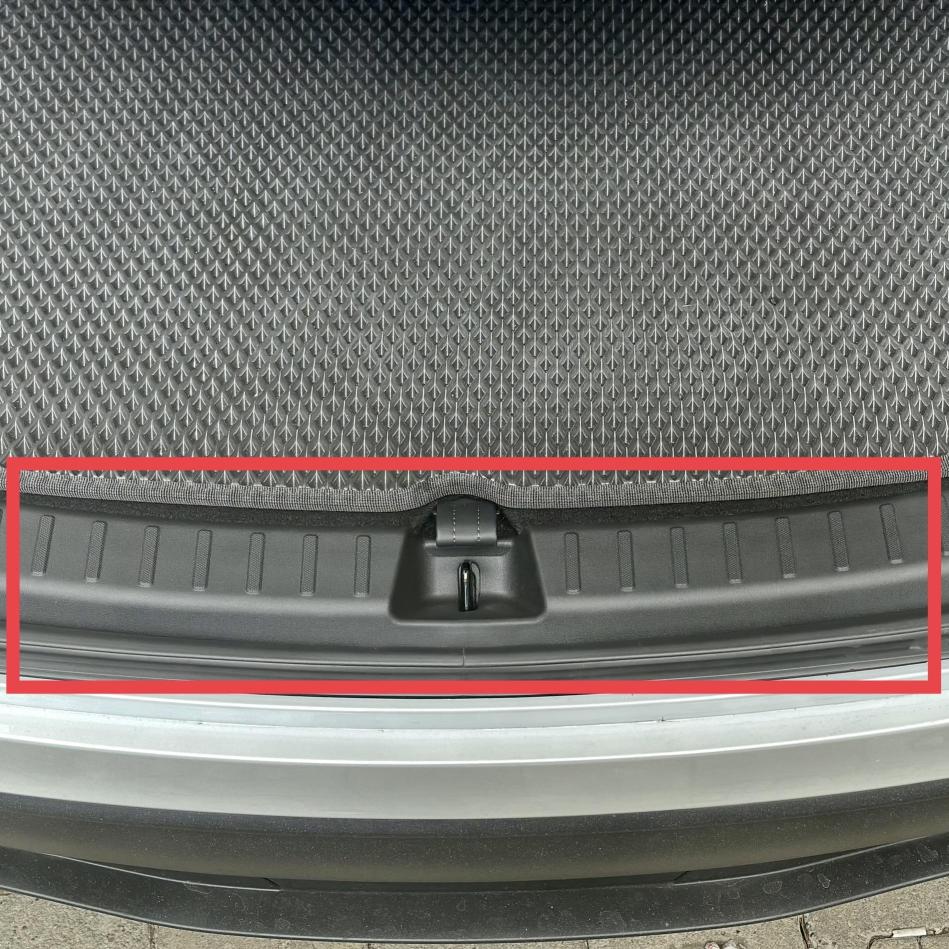 TESLA%20MODEL%20Y%20BAGAJ%20EŞİĞİ%20KORUYUCU%20V2