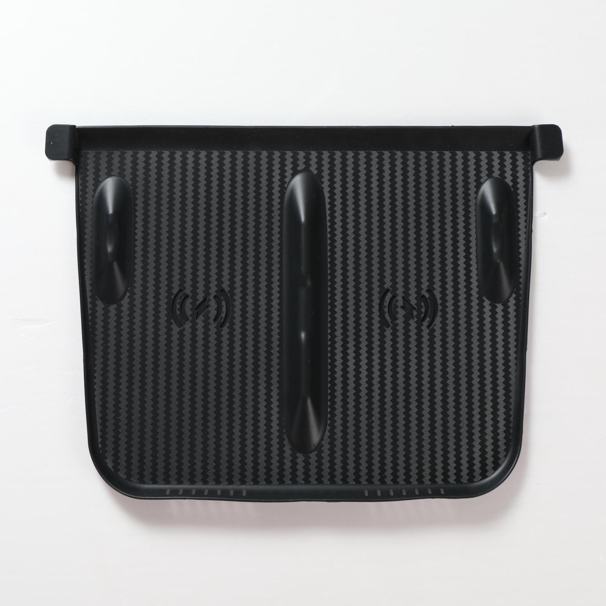 TESLA MODEL Y SİYAH KARBON DESEN KABLOSUZ ŞARJ PEDİ