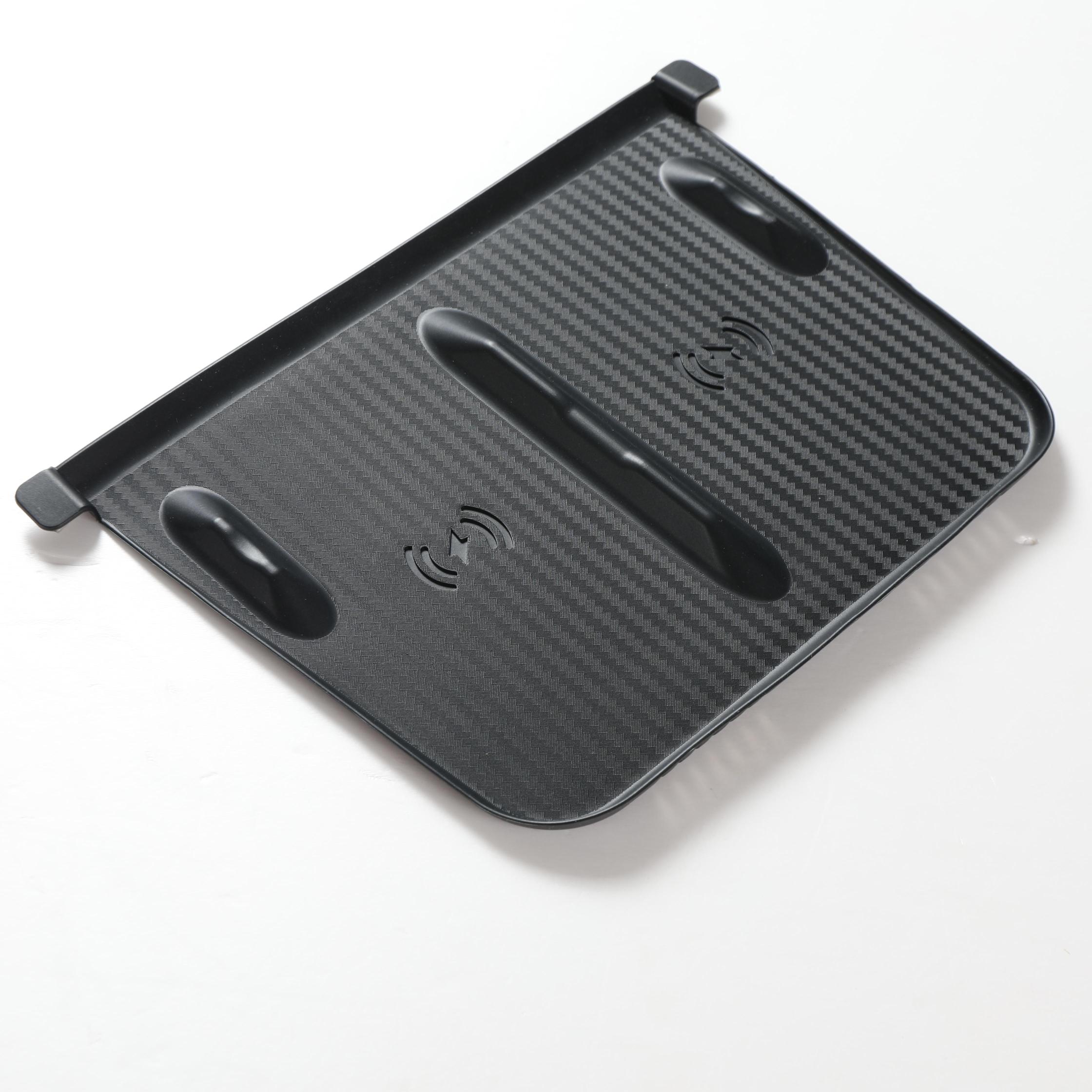 TESLA MODEL Y SİYAH KARBON DESEN KABLOSUZ ŞARJ PEDİ