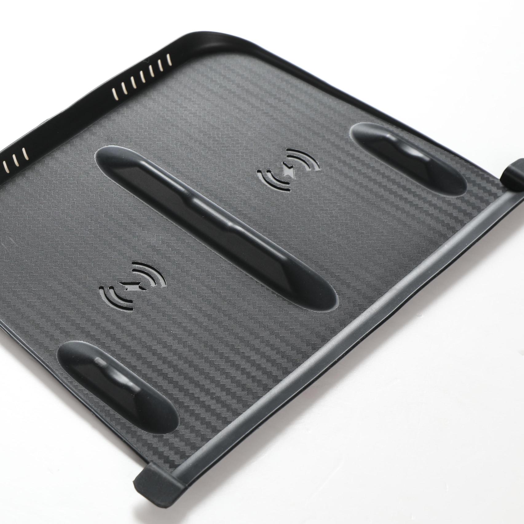 TESLA MODEL Y SİYAH KARBON DESEN KABLOSUZ ŞARJ PEDİ