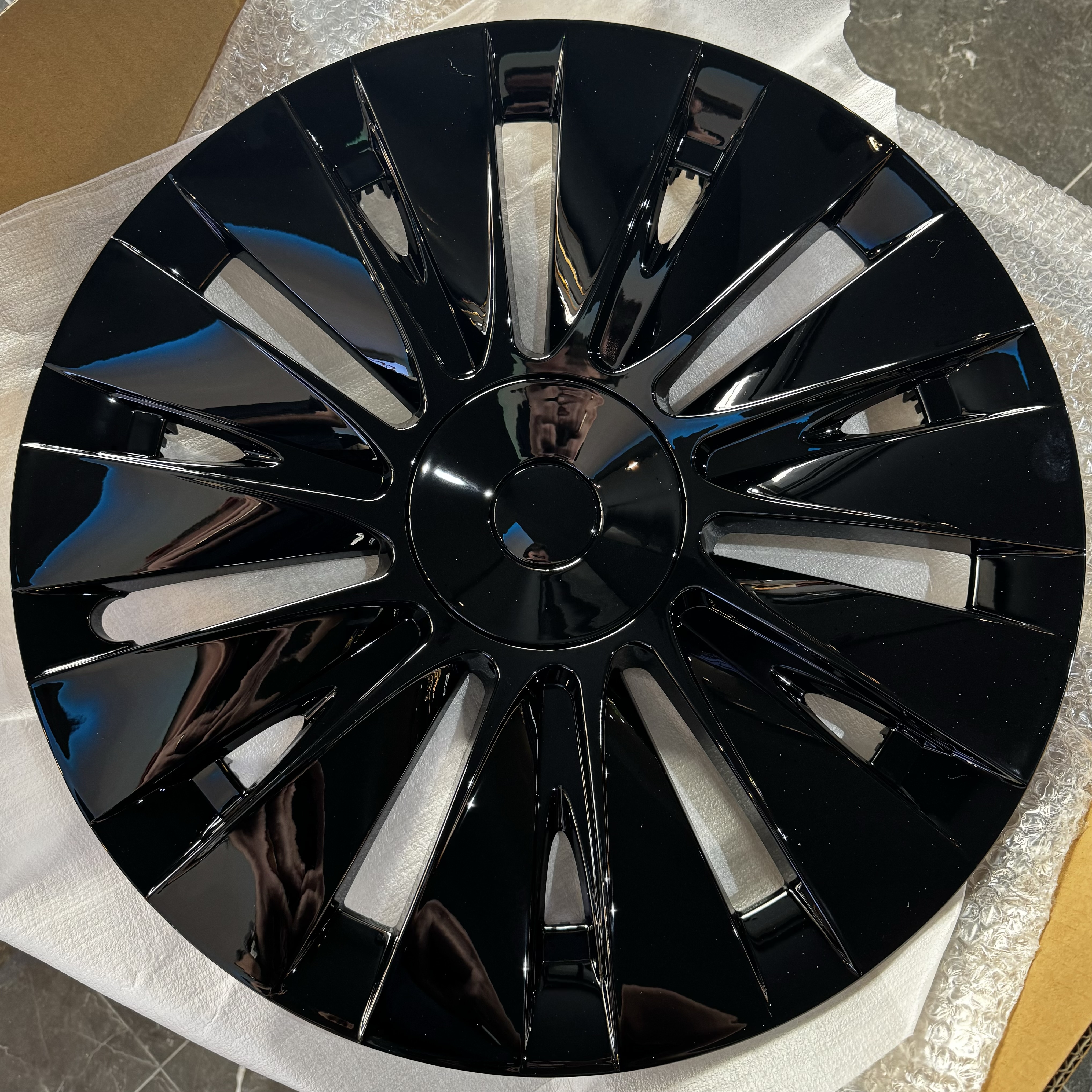 TESLA MODEL Y 19’’ PIANO BLACK SUN SPORTS JANT KAPAĞI (YEDEK PARÇA)