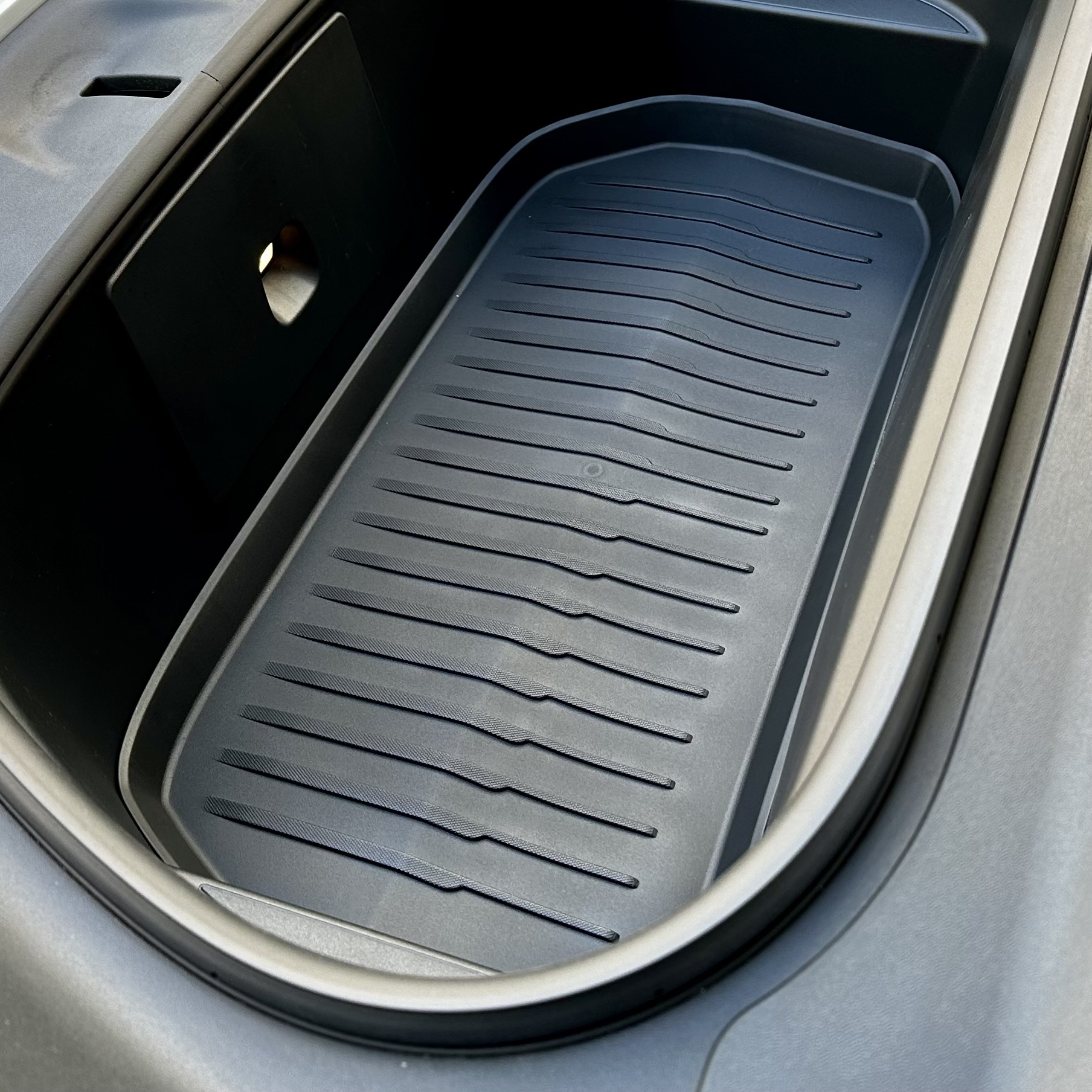 TESLA MODEL Y 3D ÖN BAGAJ HAVUZU