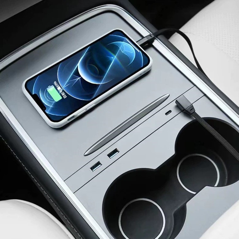 TESLA MODEL Y USB TYPE-C ŞARJ ÇOKLAYICI ADAPTÖR