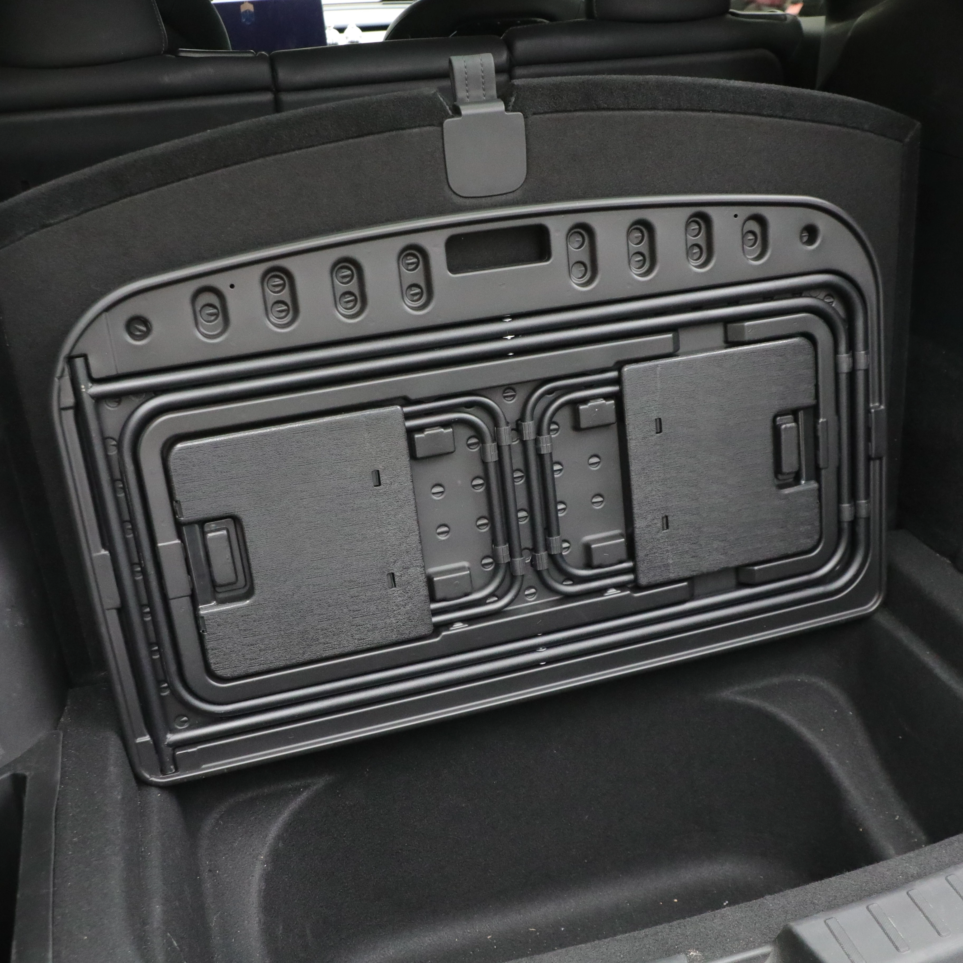 TESLA MODEL Y JUNIPER KATLANABİLİR KAMP MASA VE SANDALYE SETİ