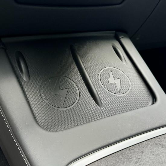 TESLA MODEL Y KABLOSUZ ŞARJ PEDİ