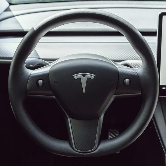 TESLA MODEL Y MAT KARBON DİREKSİYON KAPLAMASI