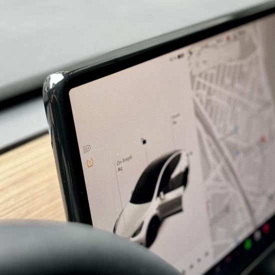 TESLA MODEL Y EKRAN KORUYUCU SİLİKON ÇERÇEVE