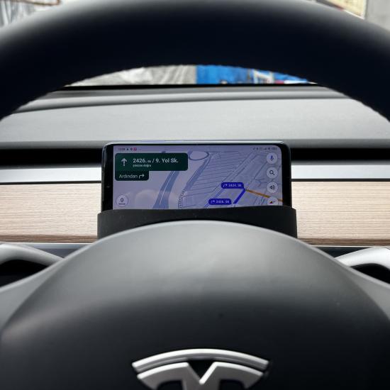 TESLA MODEL Y TELEFON TUTUCU DİREKSİYON ORGANİZATÖRÜ