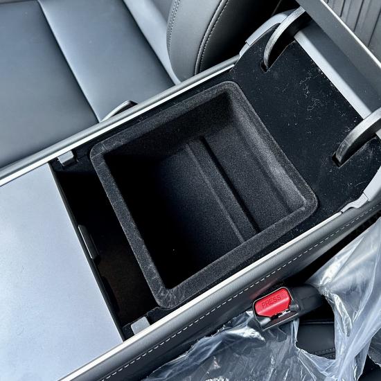 TESLA MODEL Y KOLÇAK ALTI KADİFE DÜZENLEYİCİ