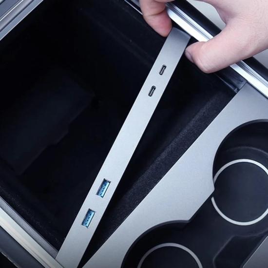 TESLA MODEL Y USB TYPE-C ŞARJ ÇOKLAYICI ADAPTÖR